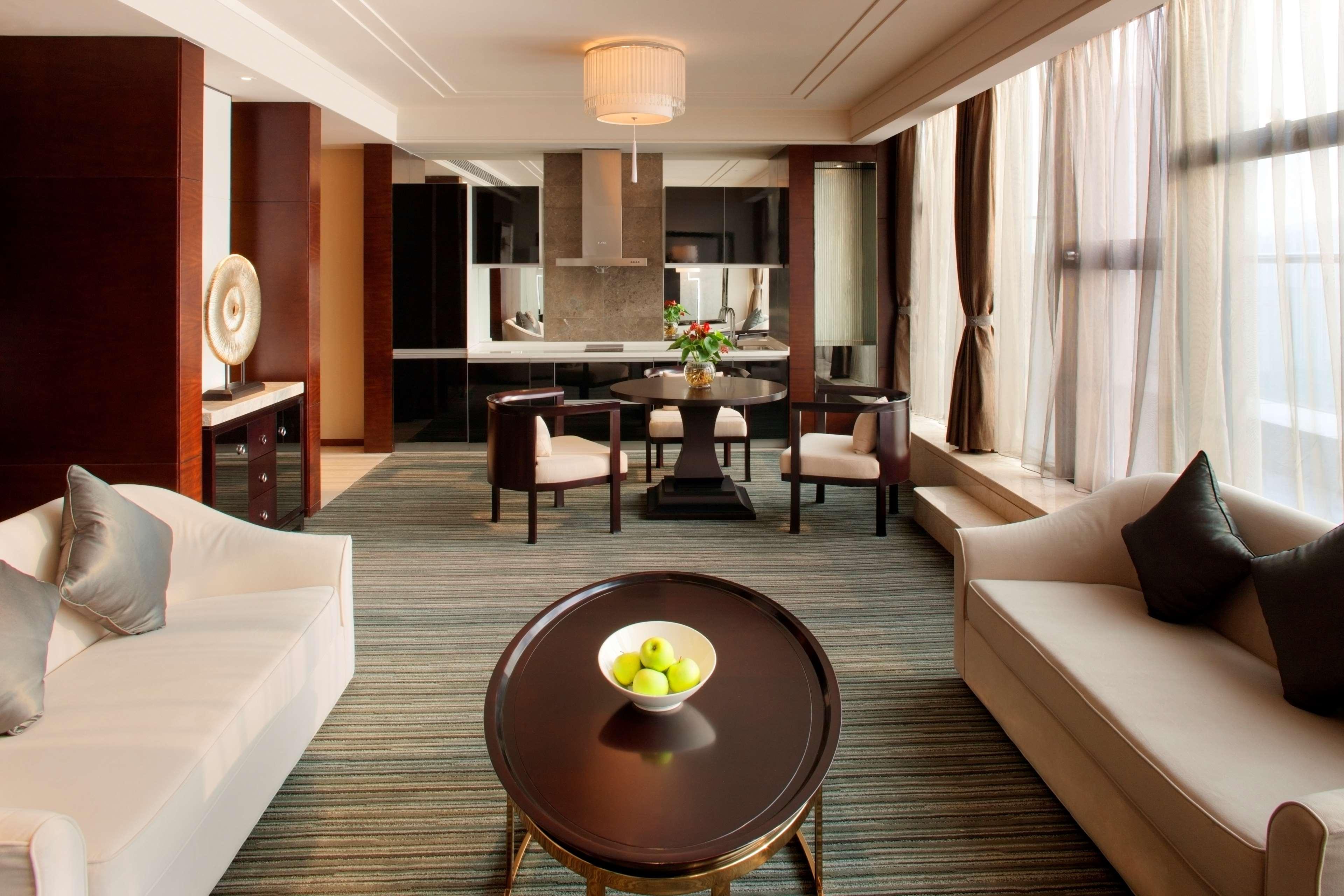 Radisson Blu Plaza Chongqing - Free 2 Bottle Of Local Beer Per Room During Stay 外观 照片