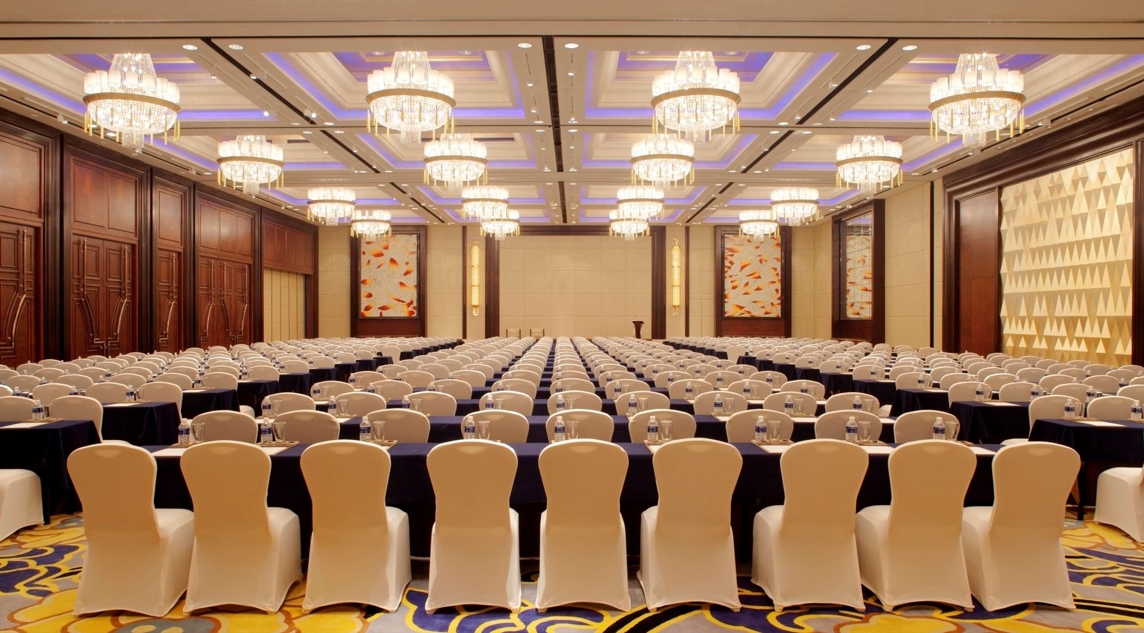 Radisson Blu Plaza Chongqing - Free 2 Bottle Of Local Beer Per Room During Stay 外观 照片