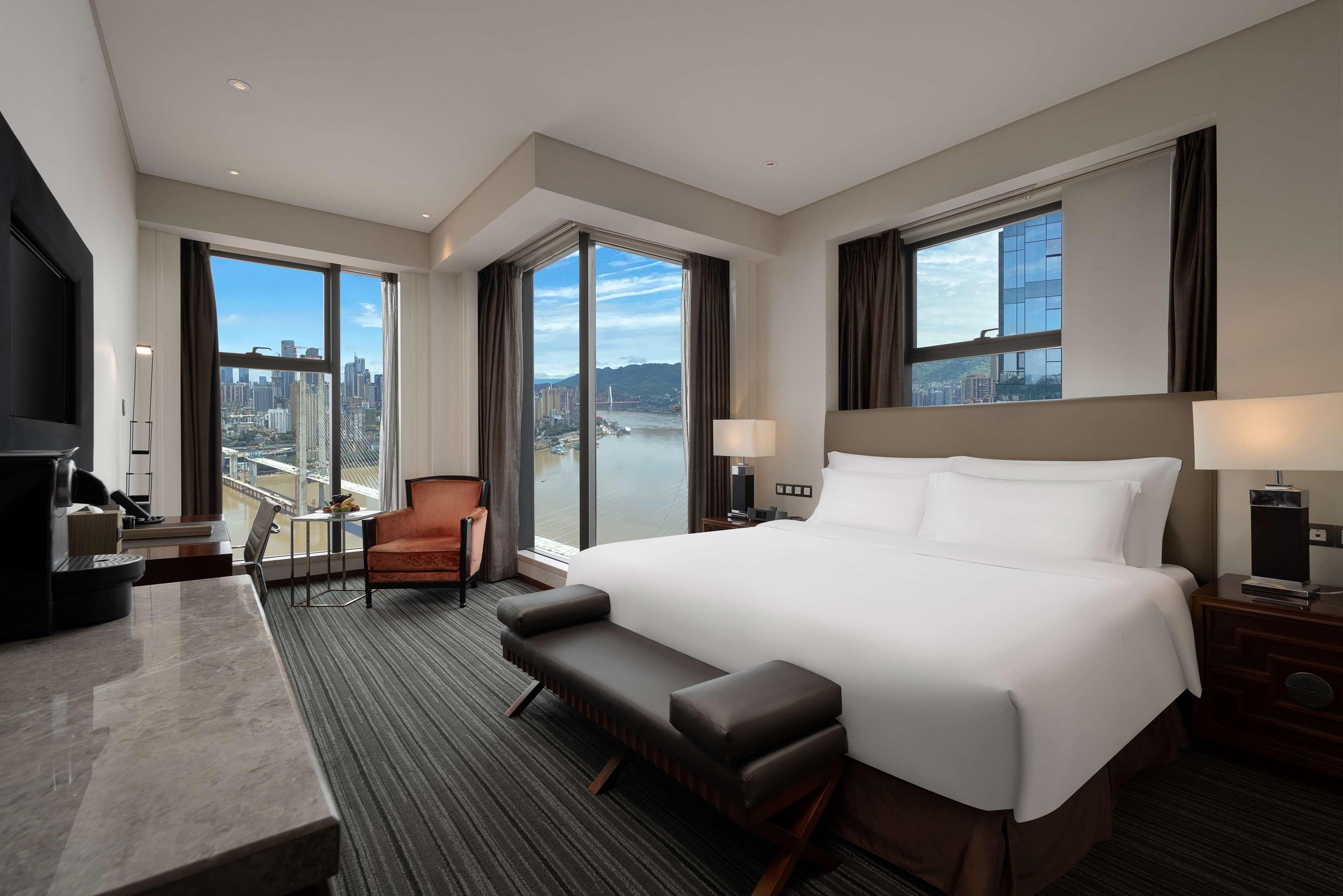 Radisson Blu Plaza Chongqing - Free 2 Bottle Of Local Beer Per Room During Stay 外观 照片