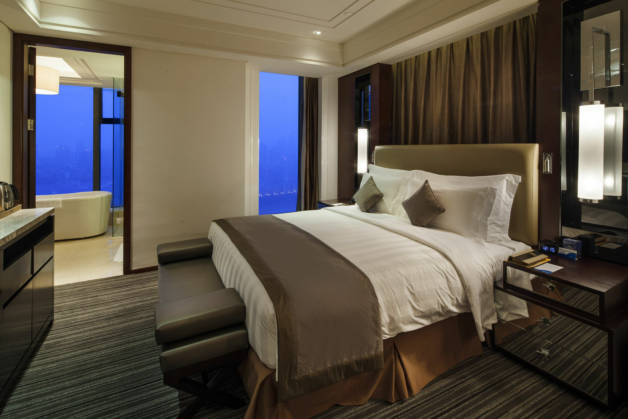 Radisson Blu Plaza Chongqing - Free 2 Bottle Of Local Beer Per Room During Stay 外观 照片